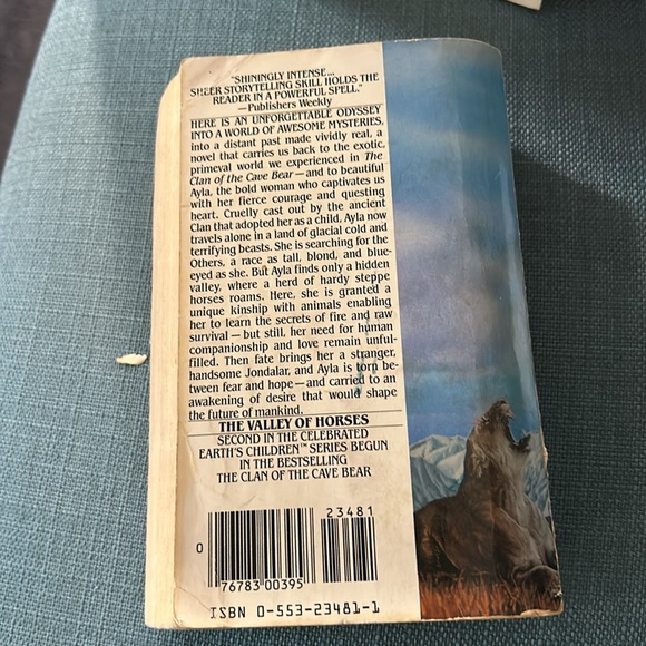 Lot of 4 adult reading pleasure books/novels - Picture 2 of 5